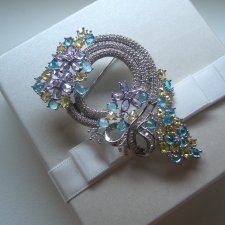 PIĘKNA KWIATOWA BROSZKA