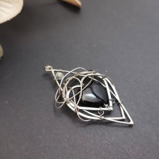 Srebrny wisiorek z czarnym onyksem w kształcie serca