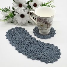 Szydełkowe, szare podkładki pod kubek