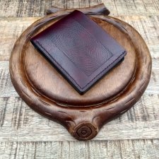 Ręcznie szyty portfel męski ze skóry garbowanej roślinnie.
