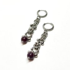 Kolczyki chainmaille z granatem – stal chirurgiczna
