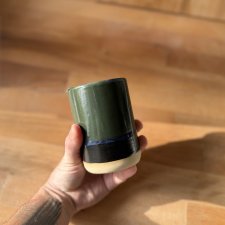Ręcznie wykonany kubek ceramiczny na kawę
