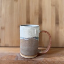 Ręcznie wykonany kubek ceramiczny na kawę