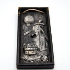 Obrazek płaskorzeźba dekoracja pompa wodna drewno malowane