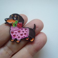 METALOWA EMALIOWANA PIN PRZYPINKA PIES JAMNIK