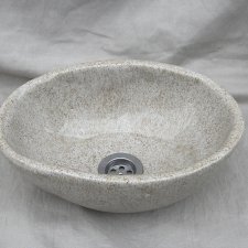 Owalna umywalka ceramiczna- beżowa elegancja