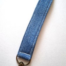 Breloczek zakładany na nadgarstek Jeansowy