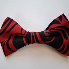 Mucha Kokarda dla Psa lub kota – Czerwień i Tygrysie Pasy