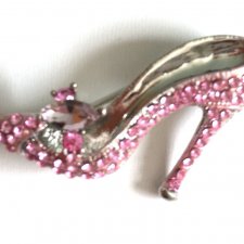 Broszka różowy pantofelek kryształki but szpilki nowa