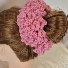 Szydełkowa Frotka do Włosów – Puszysta i Różowa (Handmade)