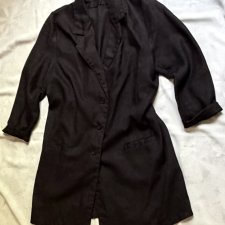 Len z bawełną  długa czarna marynarka zapinana na trzy guziki