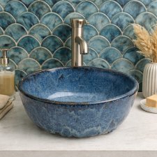 Niebieska ceramiczna umywalka nablatowa – ręcznie szkliwiona, rustykalna misa łazienkowa
