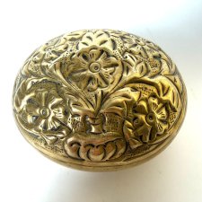 Stare owalne Puzderko Mosiężne motyw Roślinny mosiądz Ręczna Robota bombonierka rustykalny Vintage