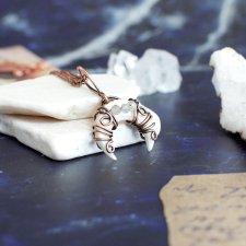 Wisiorek masa perłowa labradoryt księżyc półksiężyc słowiański miedź antyczna