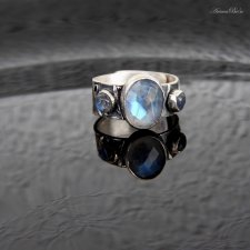 Obrączka srebrna z kamieniami księżycowymi regulowana