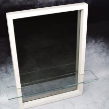 Lustro ze szklaną półką