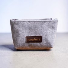 Jasnoszare plecione etui na klucze