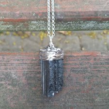 Turmalin jak węgiel - wisiorek