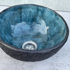 Granatowa umywalka ręcznie wykonana ze zdobieniem