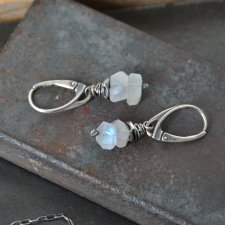 Magia kamienia księżycowego - srebrne kolczyki