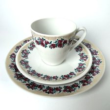 Zestaw śniadaniowy Kolekcjonerskie Trio Ilmenau Halka Lata 70 Vintage GDR filiżanka różyczki
