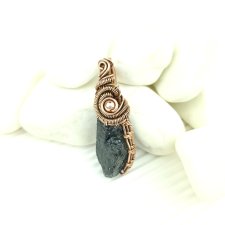 Wisiorek z turmalinem wire wrapping