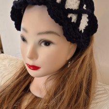 Szydełkowa opaska na głowę z motywem gorsetowym | Czarno-biała, handmade