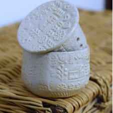 Maselniczka wodna francuska (French butter dish) "Beżowa Wioska".