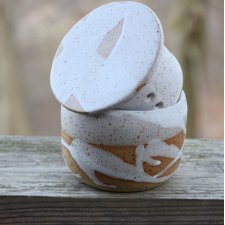 Piegowata maselniczka wodna francuska (French butter dish)