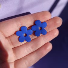 Kolczyki z gliny polimerowej kwiatki kobaltowe