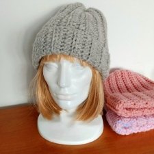 Czapka wełniana rękodzieło szydełkowe