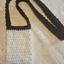 Ręcznie robiona torebka na smartfona, czarno-biała klasyka handmade