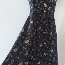 Vintage lata 90 sukienka w kwiaty midi zapinana na guziki wiskoza i 38 romantyczna  cottagecore retro