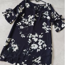 Trapezowa sukienka w kwiaty  midi 40 H&M
