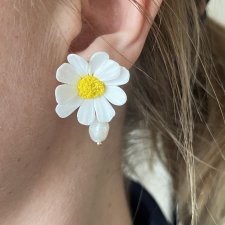 Zestaw biżuterii: kolczyki i pierścionek ze stokrotkami. Handmade. Polimerowa glina