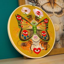 Madame Butterfly Kobieta Motyl curry, haft w tamborku 20 cm