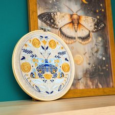 Ćma folkowa - haft w tamborku 20 cm