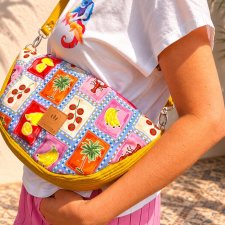 Pikowana torebka nerka crossbody Amalfi