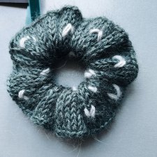Scrunchie wełniane w ciapki