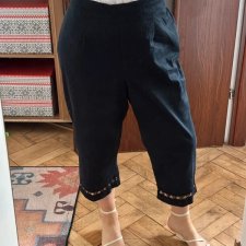 Czarne spodnie capri eleganckie haftowane cekiny letnie wygodne plus size Alfred Dunner Rozmiar 5XL / 50 / 22