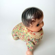 Vintage raczkująca lalka na kluczyk stara mechaniczna zabawka baby doll crawler retro