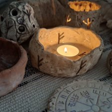 Ceramiczna misa rytualna / kadzielnica z runą dobrobytu Fehu