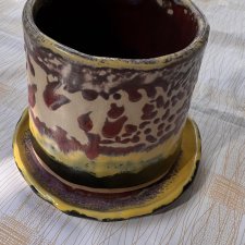 Doniczka ceramiczna z podstawką – ręcznie robiona | 10 × 5 cm
