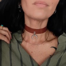 Skórzany choker z lunulą