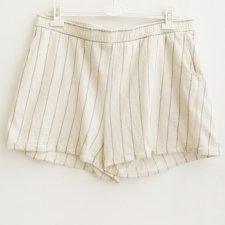 Jasne szorty w paski 50