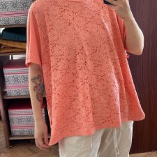 Koralowa bluzka koronkowa plus size z ozdobnym panelem 8XL / 56 / 28 Vintage Love