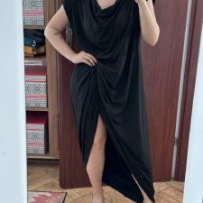 Czarna sukienka midi z drapowanym dekoltem i asymetrycznym rozcięciem oversize Shein 7XL / 54 / 26