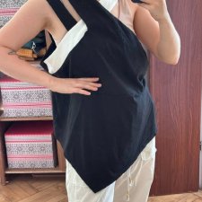 Czarny asymetryczny top Shein Curve 4XL z białymi ramiączkami 4XL / 48 / 20