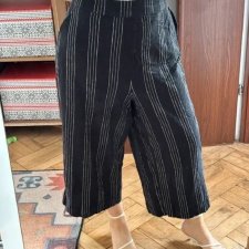 Czarne capri w białe paski Torrid 6XL bawełniane szerokie nogawki Plus Size 6XL / 52 / 24