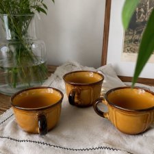 Pruszków Trzy małe porcelitowe filiżanki do espresso Porcelit filiżanki Vintage